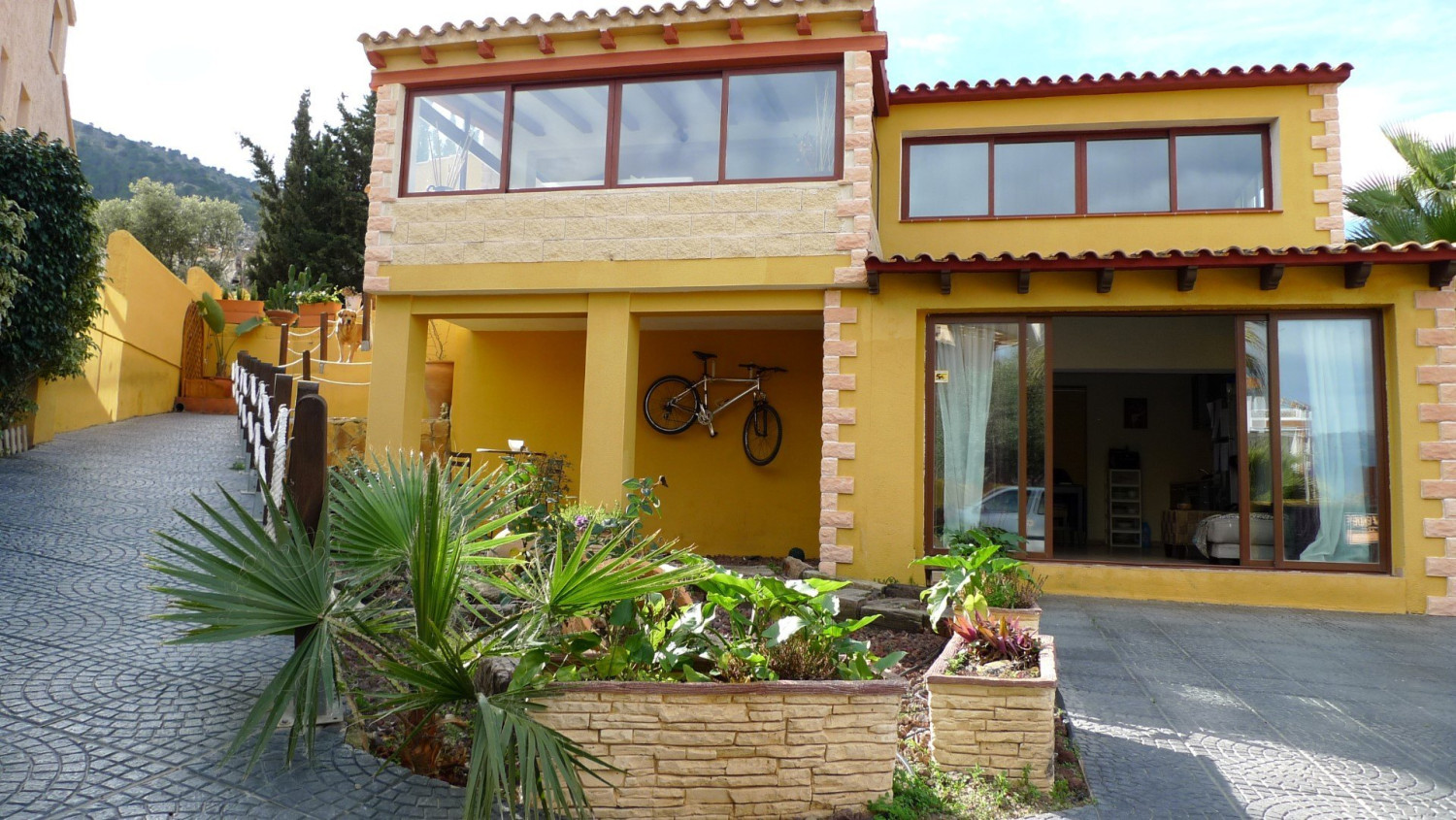 Villa con apartamento independiente