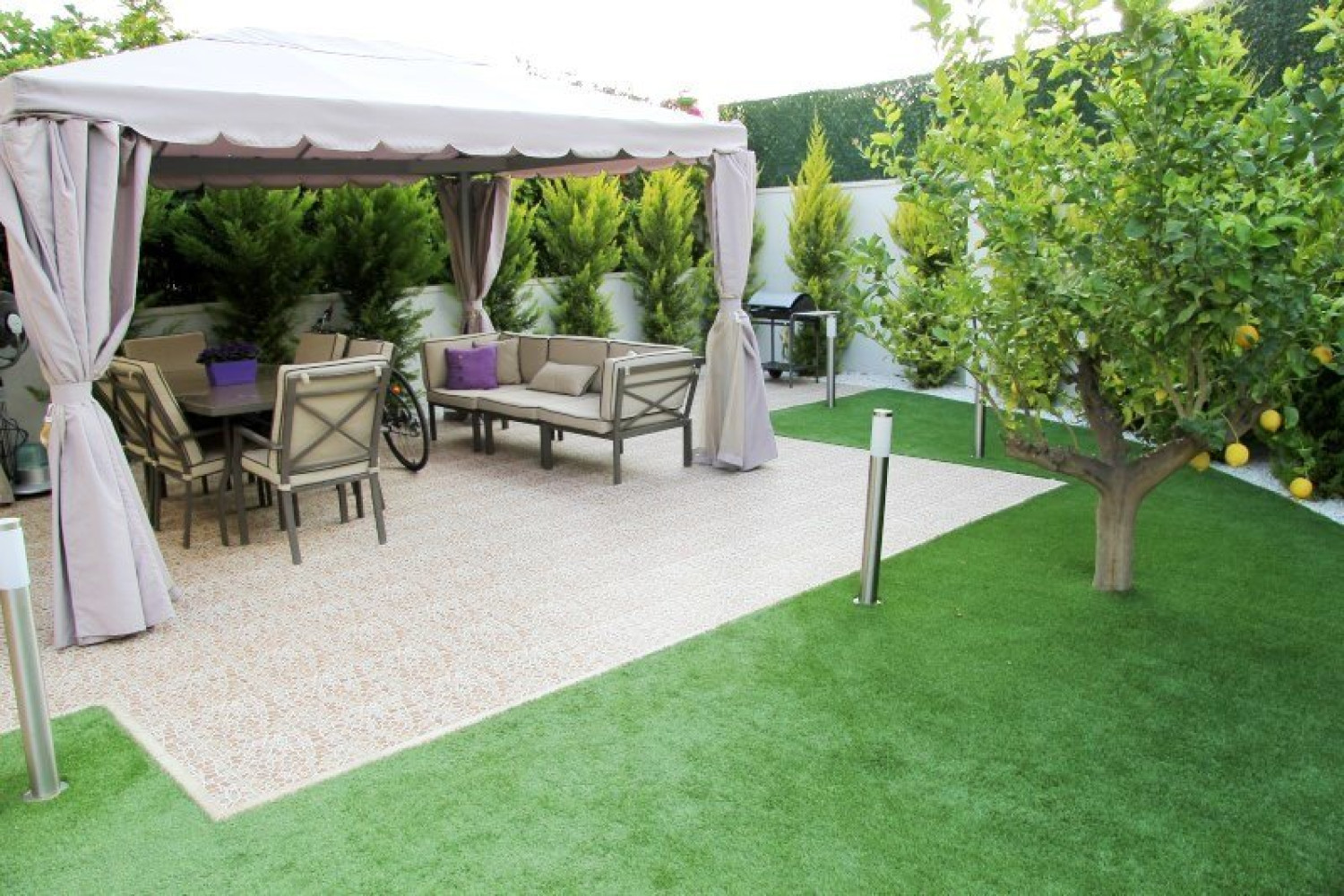 Precioso bungalow con jard&iacute;n