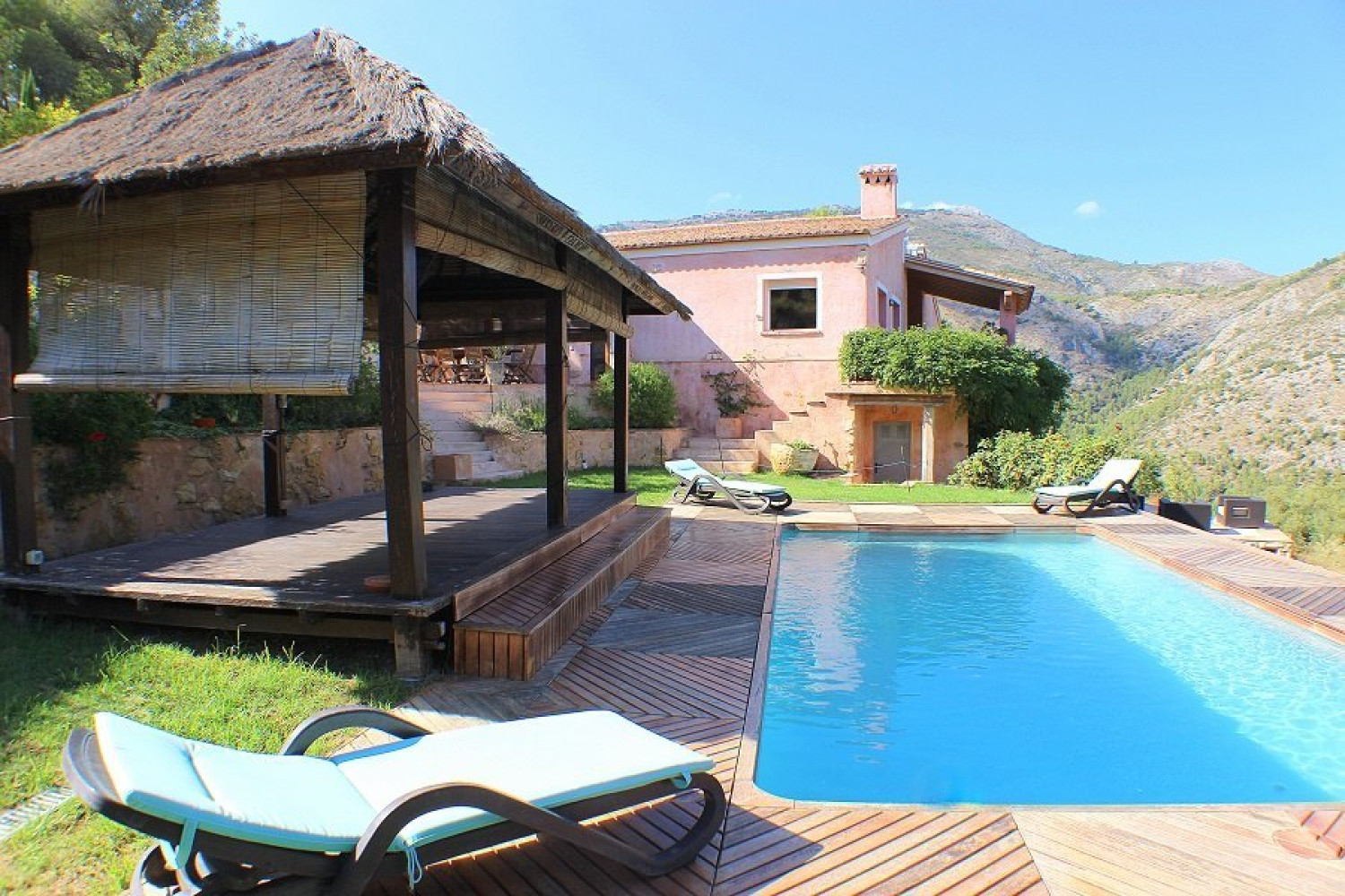 Finca de estilo moderno en Guadalest