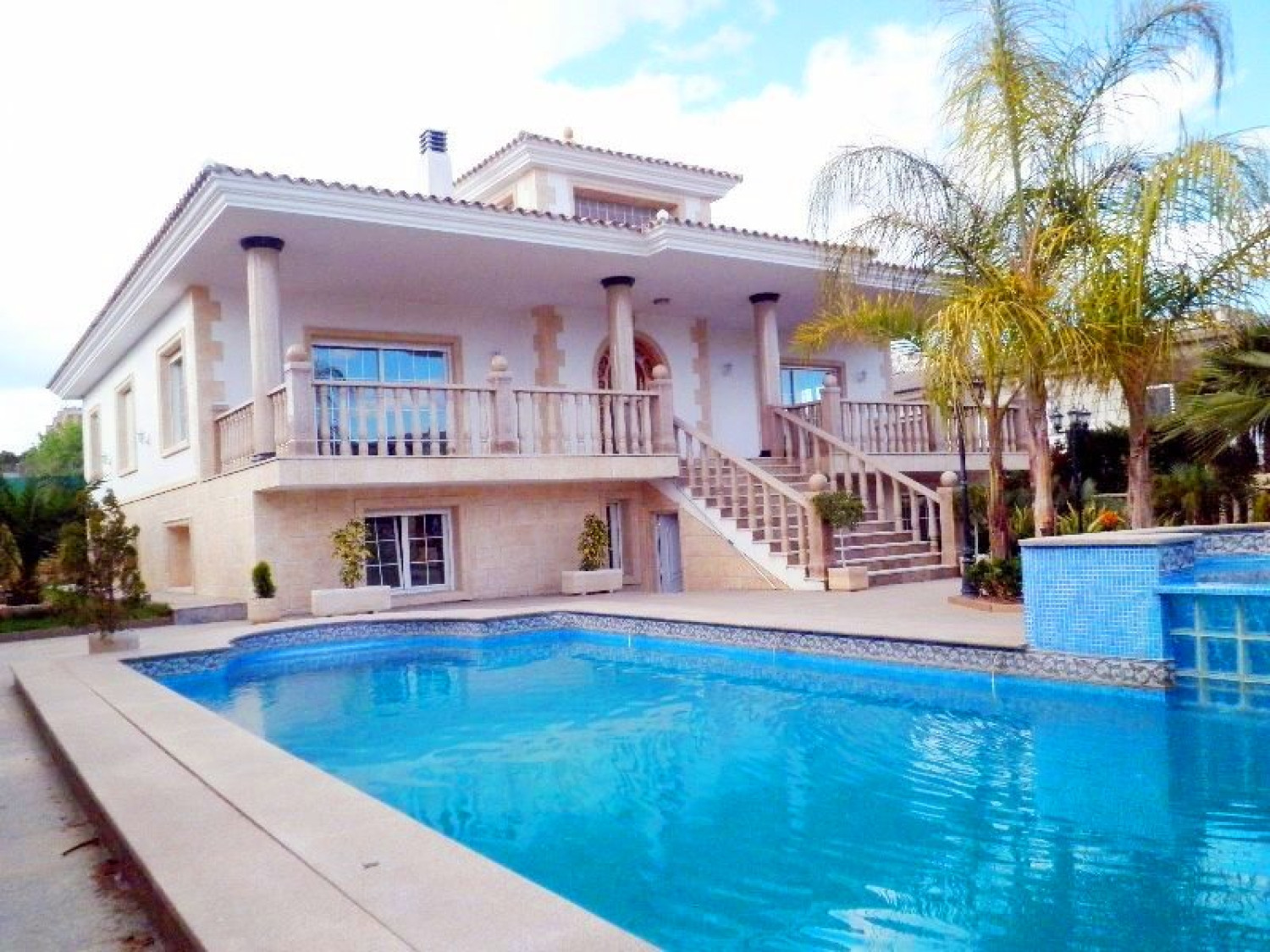 Villa de lujo con 2 apartamentos