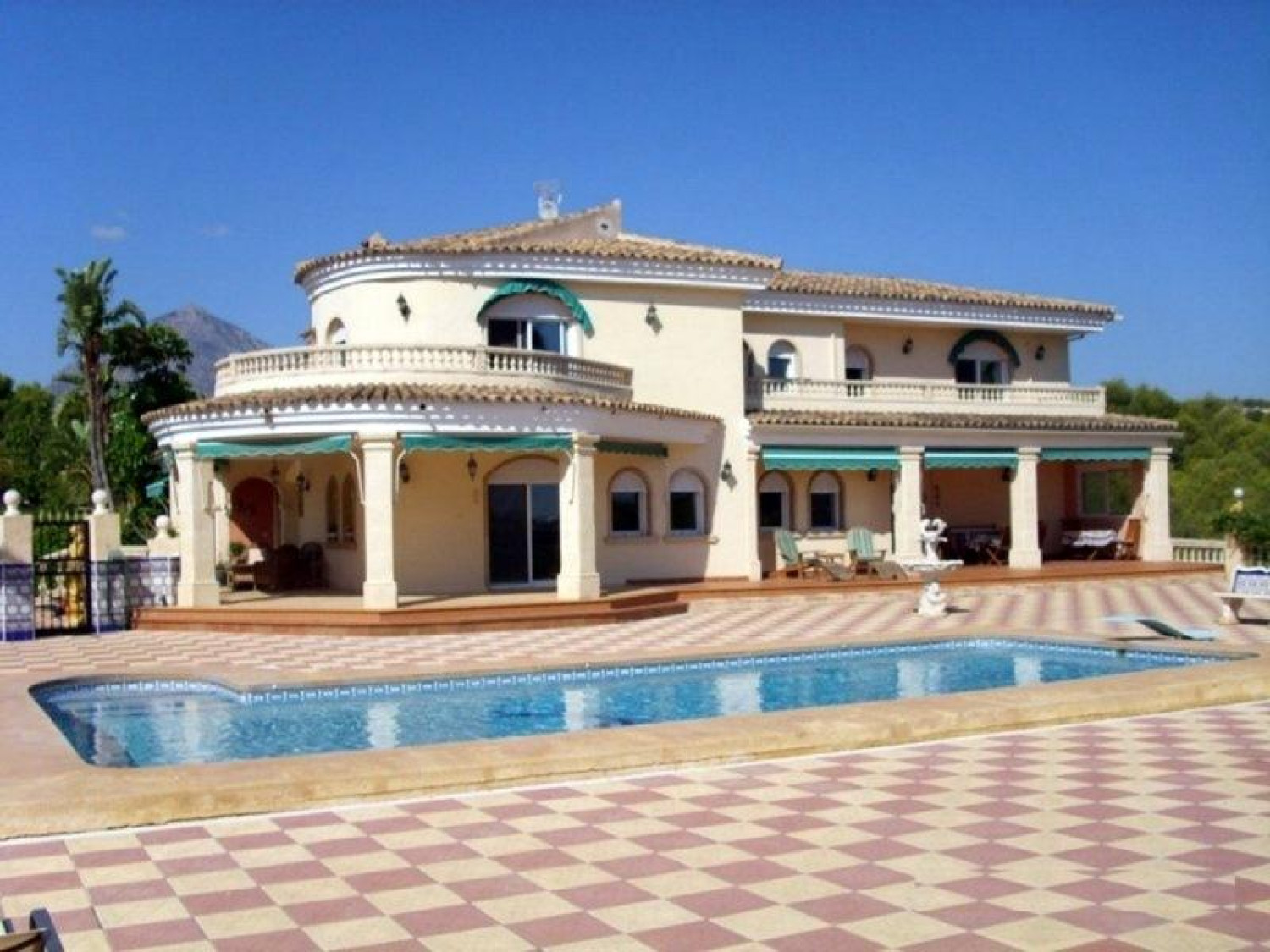 Villa grande con espectaculares vistas