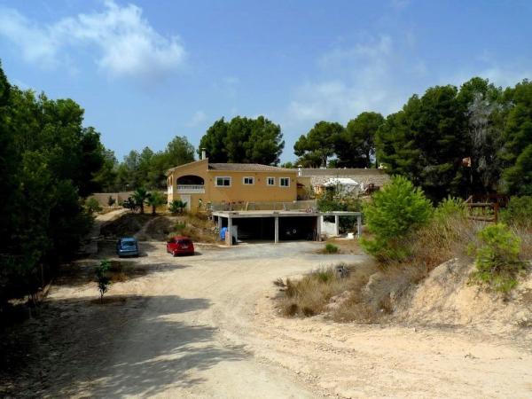 Acogedora casa en parcela de 6000 m2