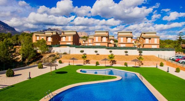 Viviendas unifamiliares de Obra Nueva en urbanizaci&oacute;n junto a Benidorm