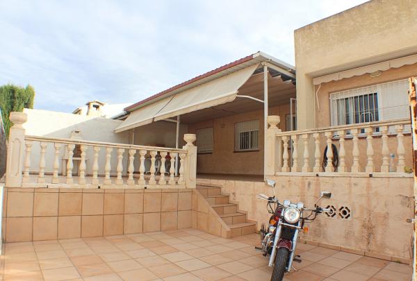 Casa adosada en Bello Horizonte, La Nuc&iacute;a