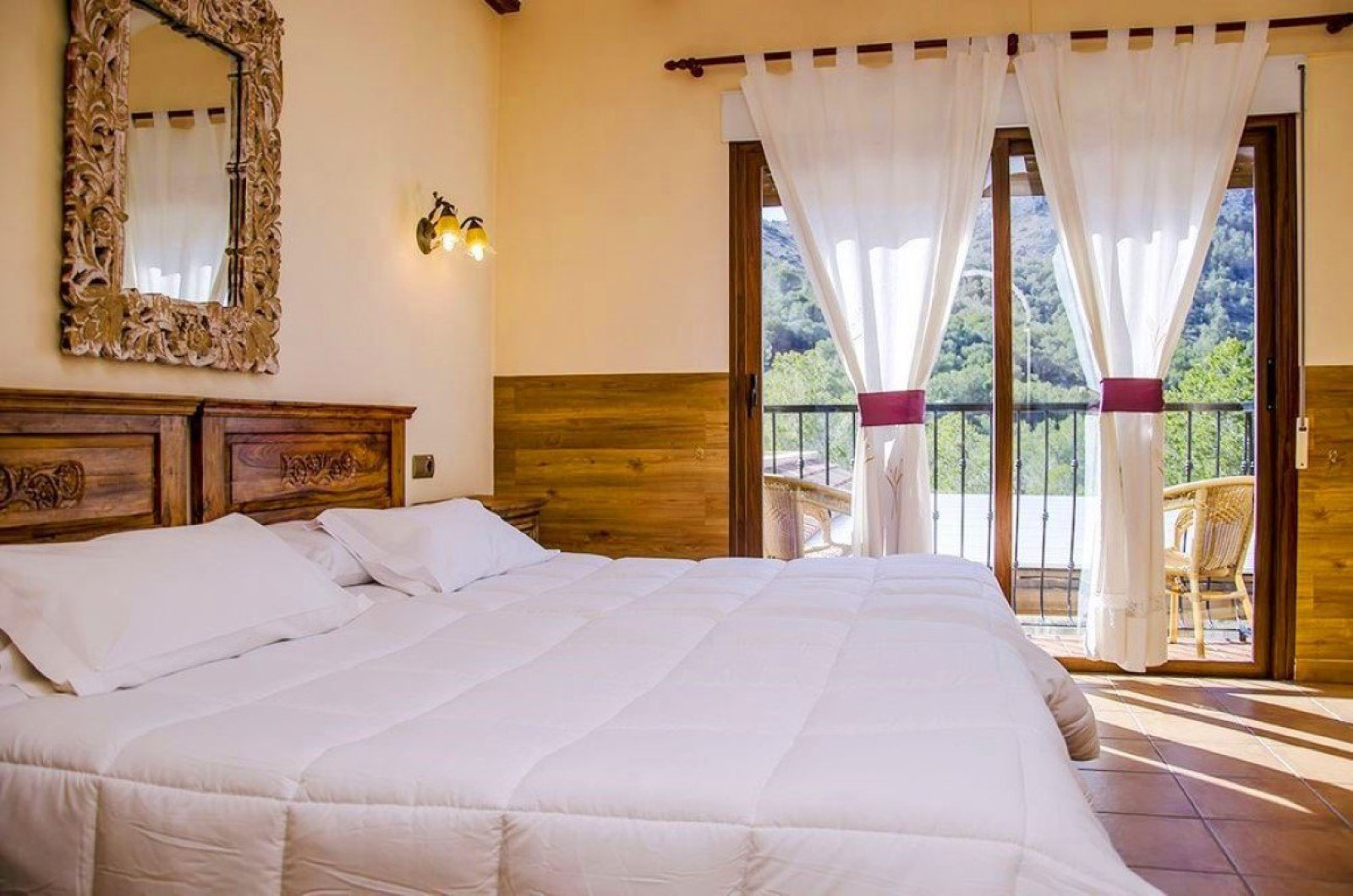 Gran finca - hotel rodeada de pintorescas monta&ntilde;as