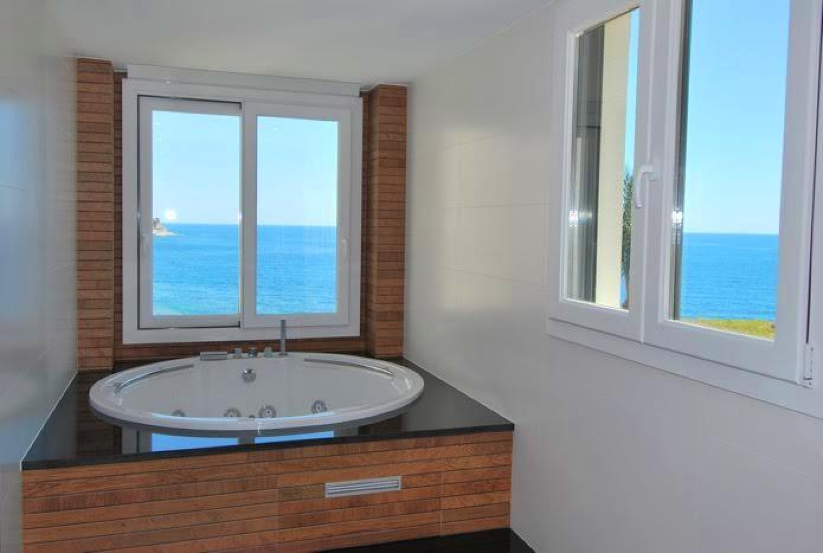 Nueva villa en primera l&iacute;nea del mar