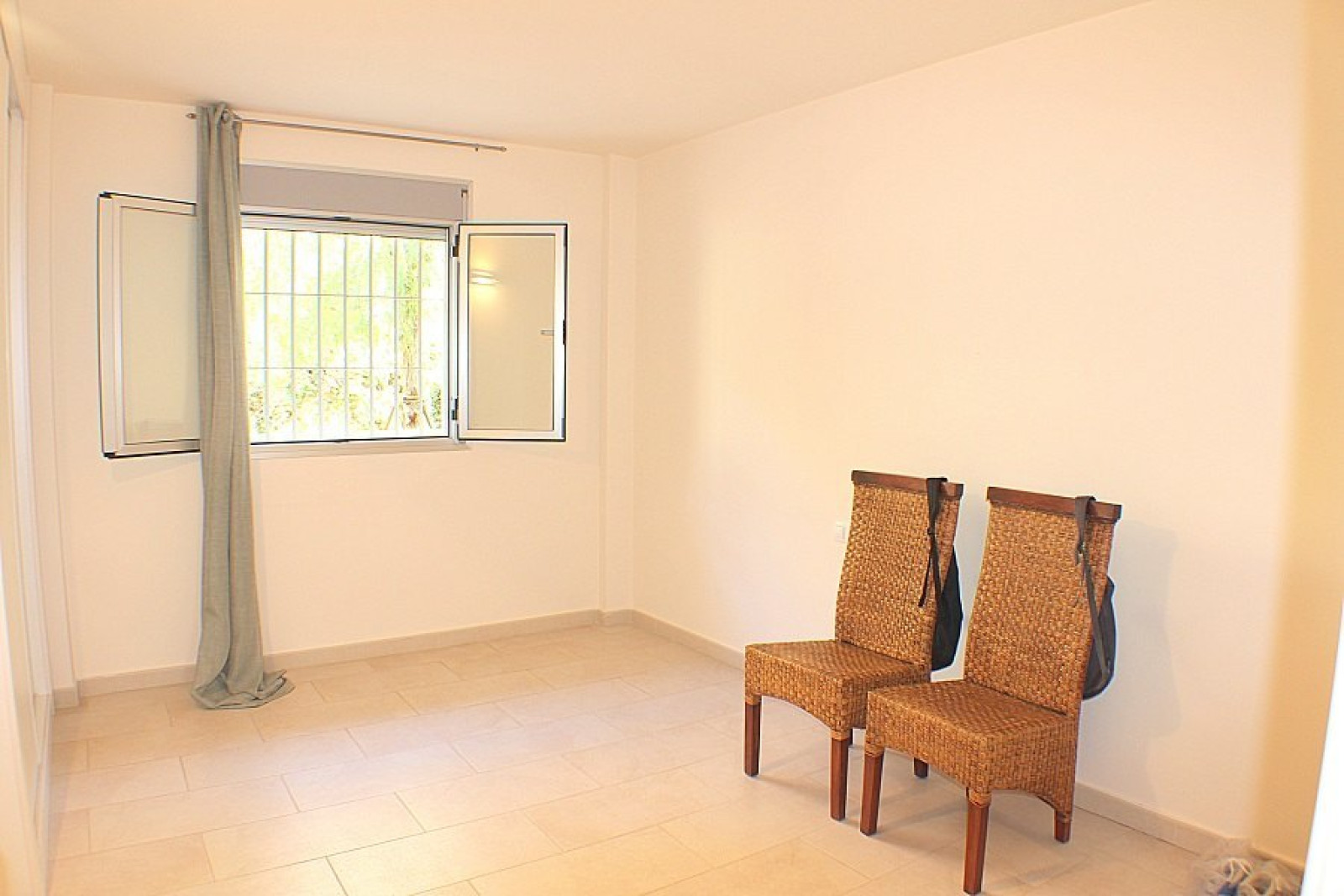 Piso bajo en zona Campomanes, Altea.