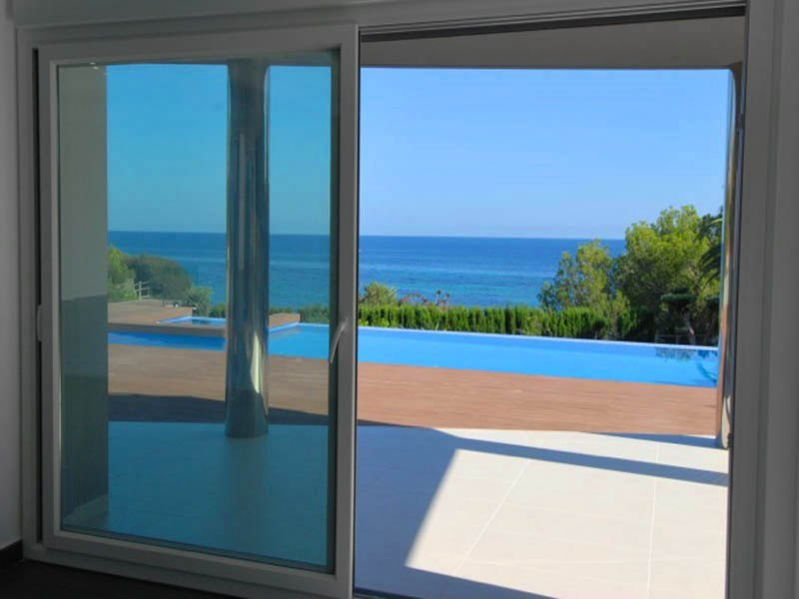 Nueva villa en primera l&iacute;nea del mar