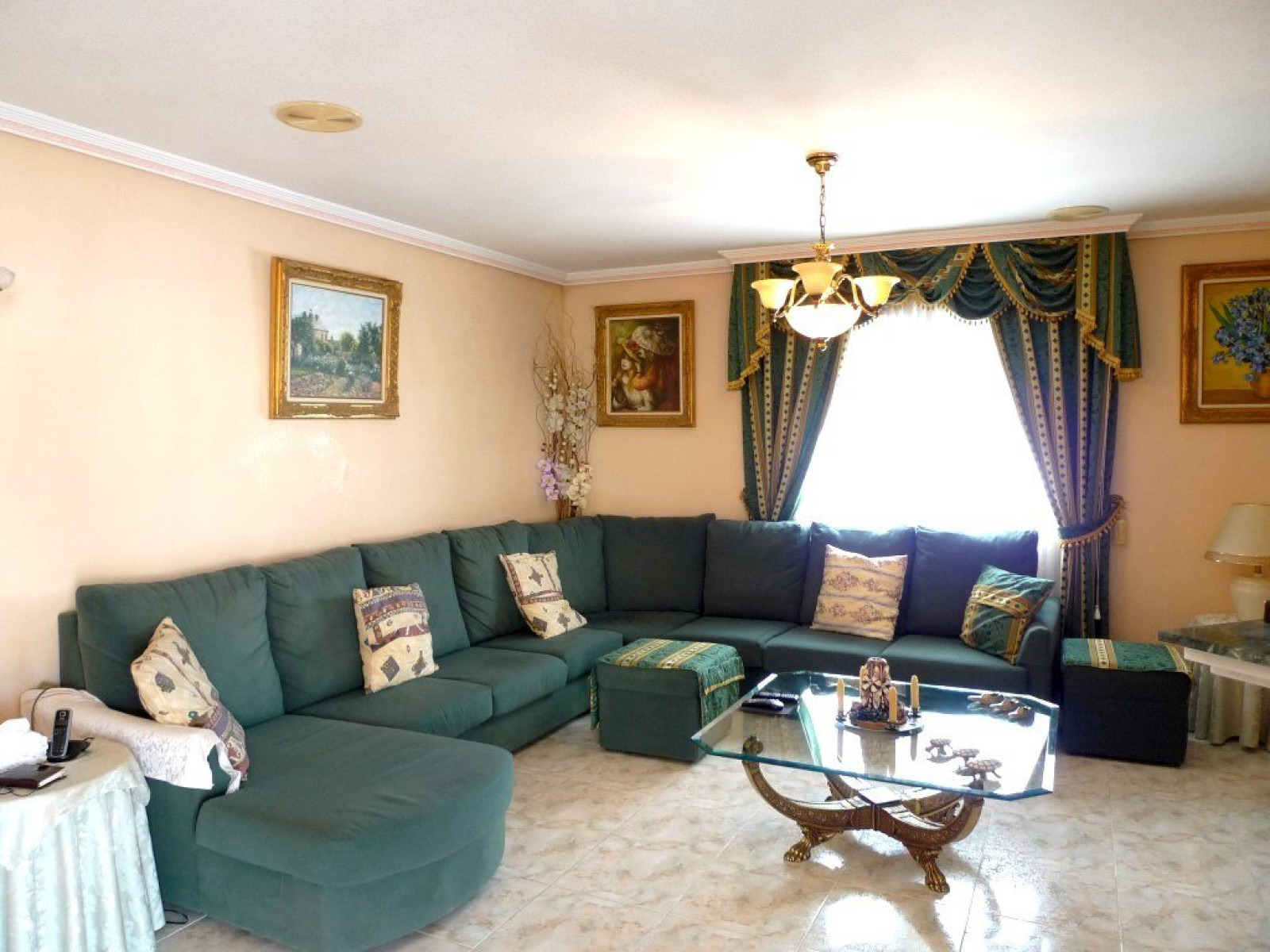 Spacious villa overlooking the sea in La Nucia