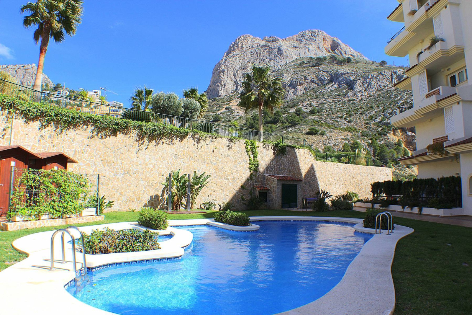 1st line apartment in Mascarat
