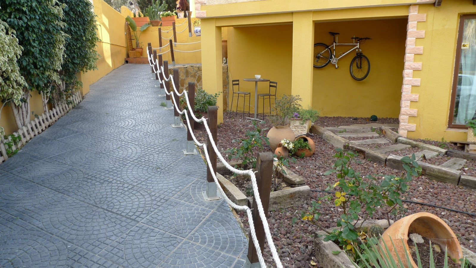 Villa con apartamento independiente