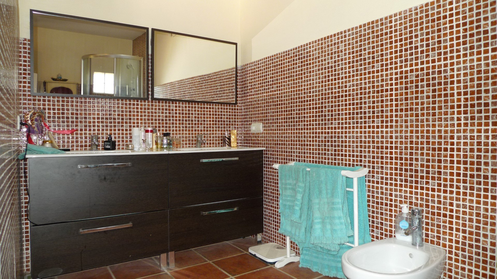 Villa con apartamento independiente