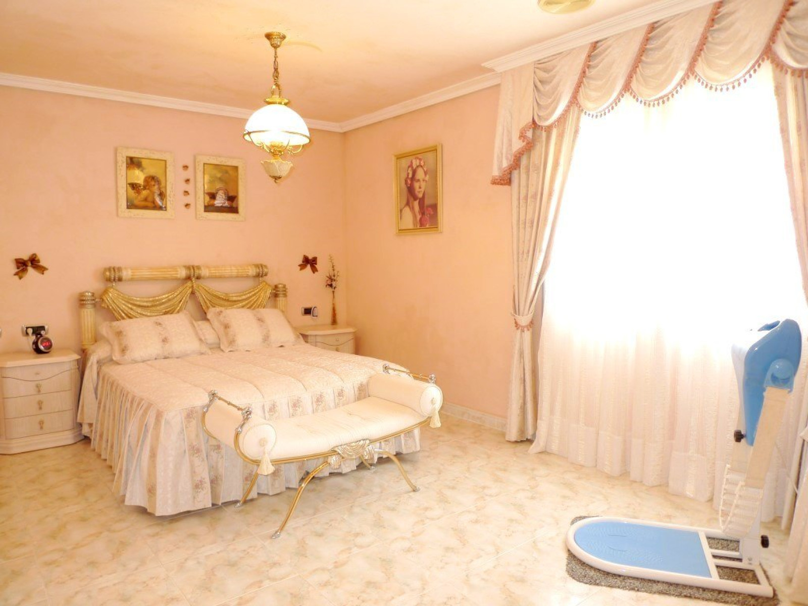 Spacious villa overlooking the sea in La Nucia