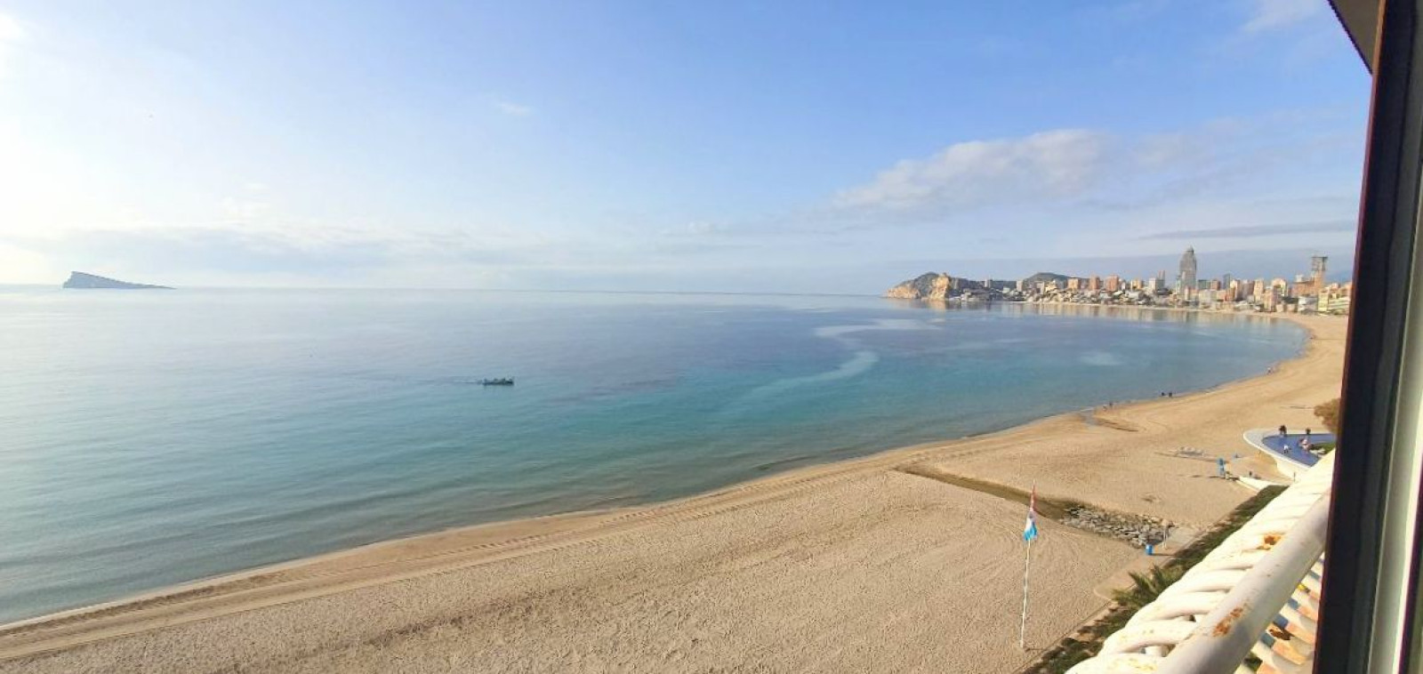 Atico en primera l&iacute;nea de playa de Poniente, Benidorm