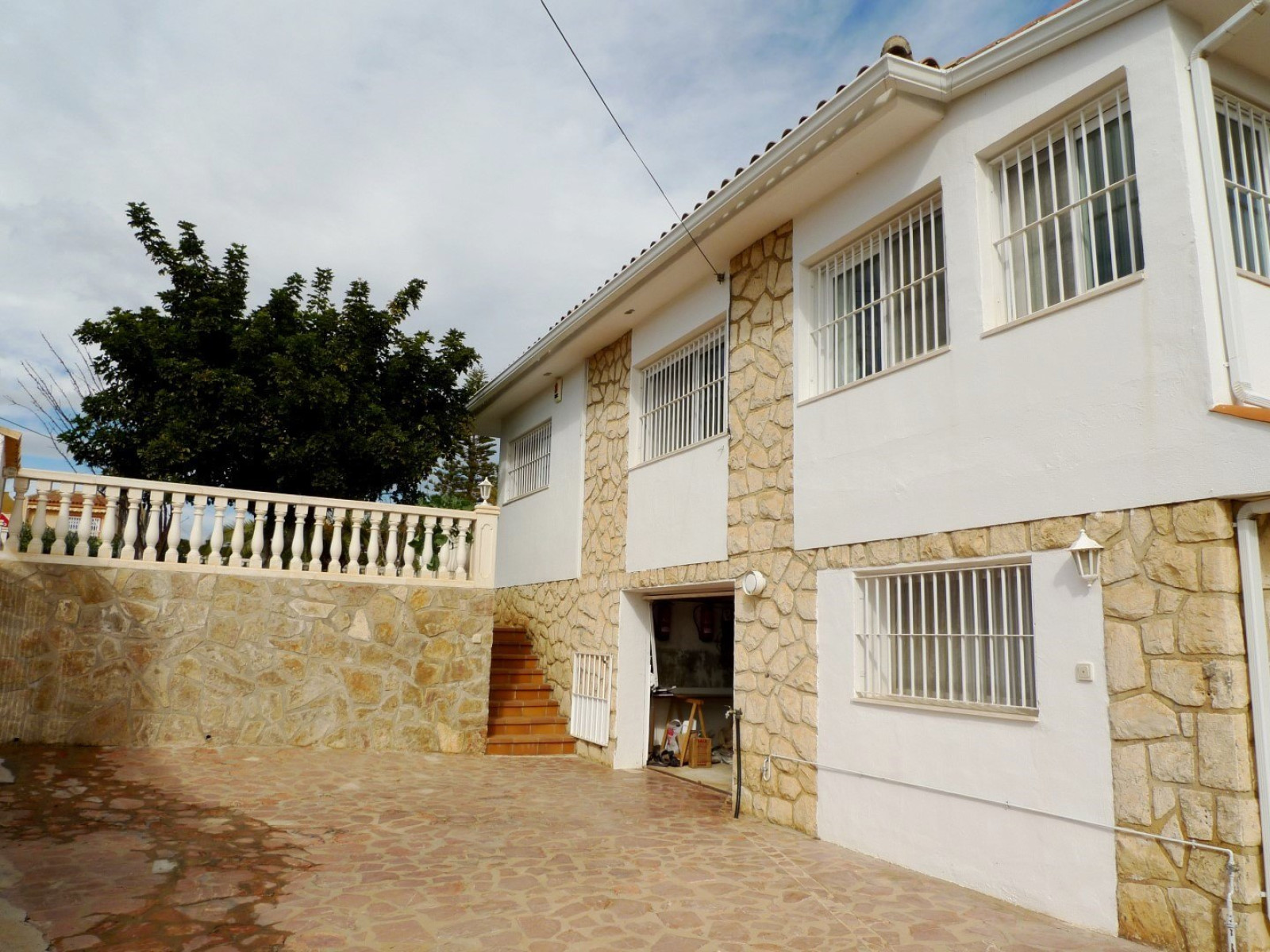 Villa en Alfaz del Pi con parcela grande