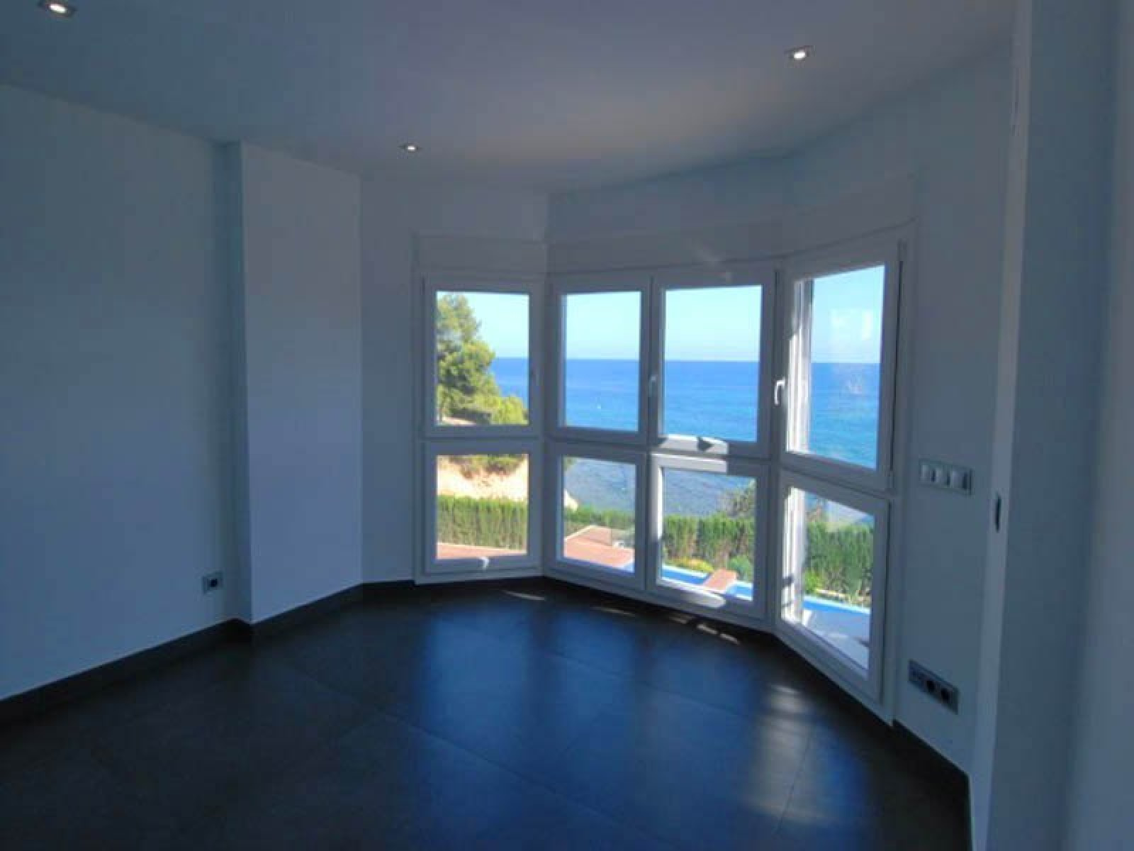 Nueva villa en primera l&iacute;nea del mar