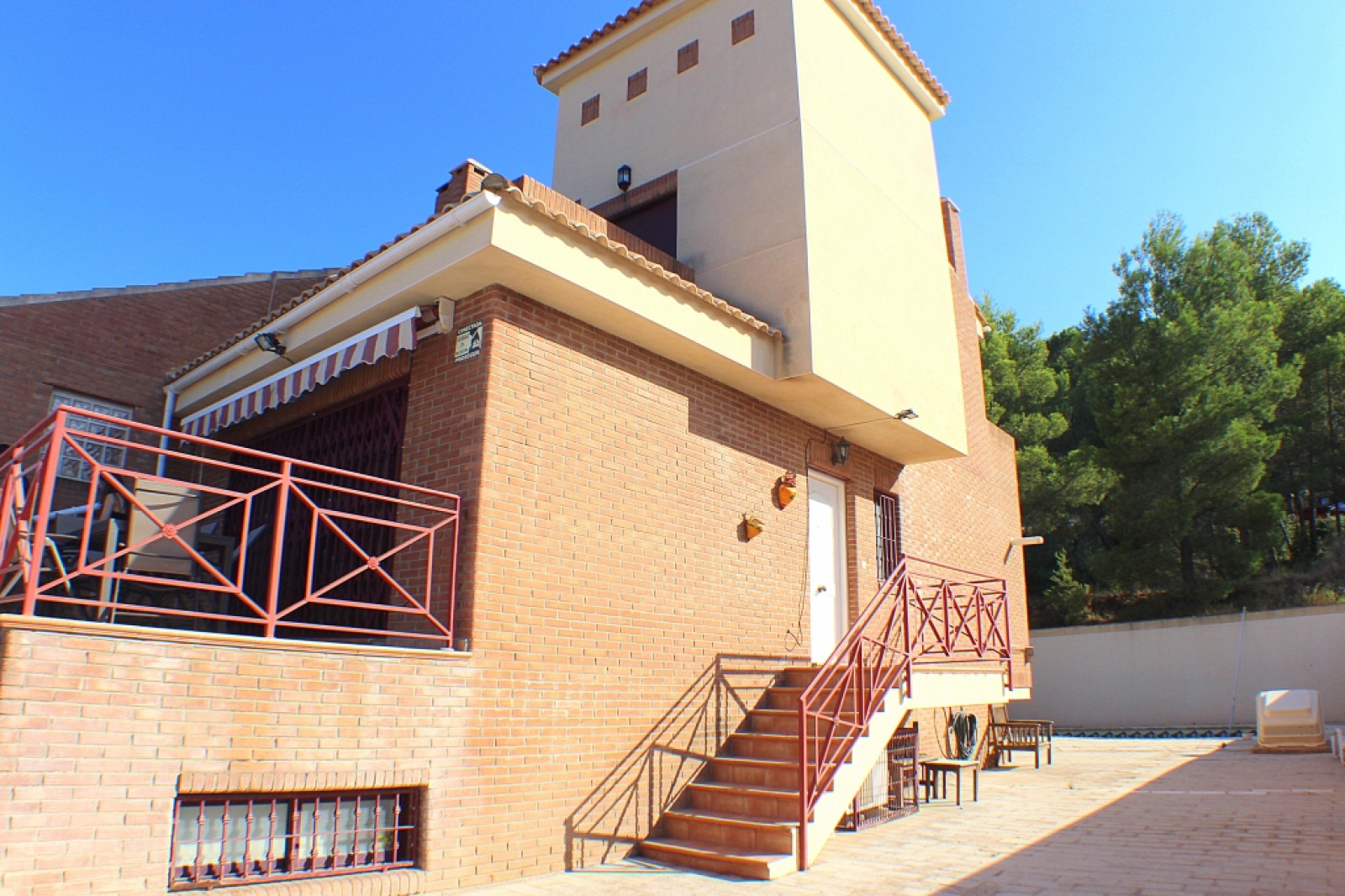 Adosado en El Tossal, La Nuc&iacute;a.