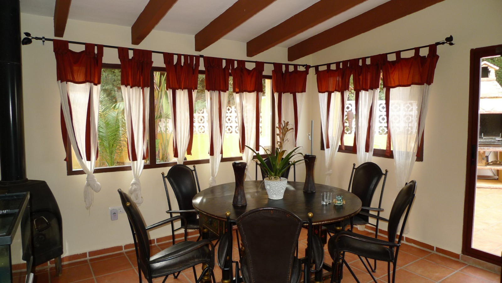 Villa con apartamento independiente