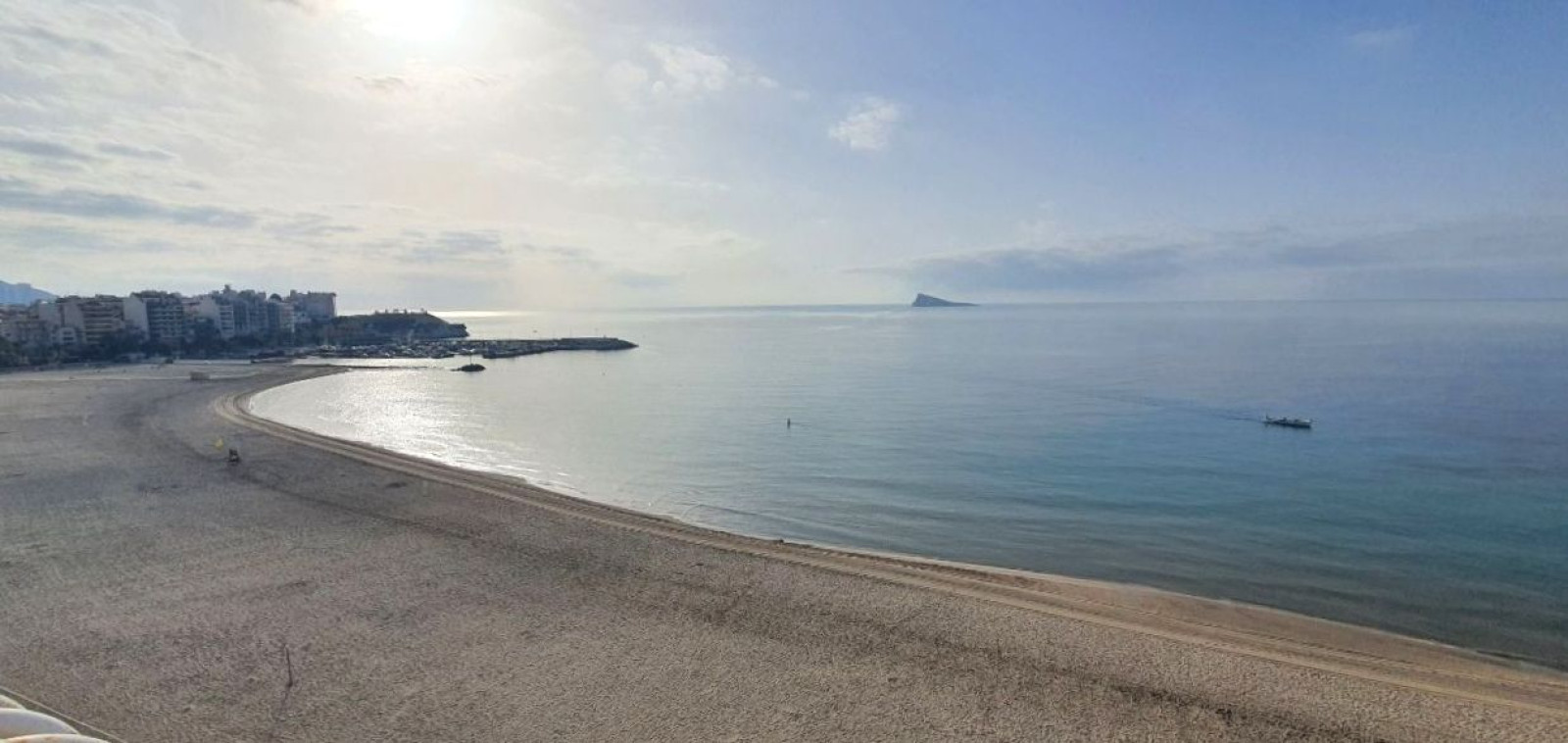 Atico en primera l&iacute;nea de playa de Poniente, Benidorm