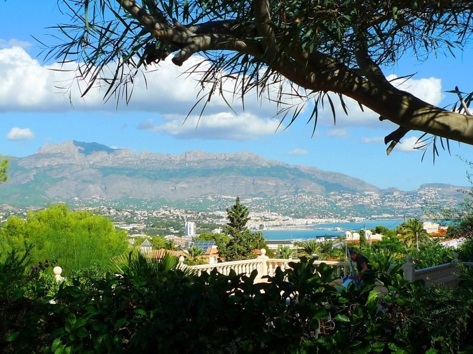 Amplia villa en Albir con vistas