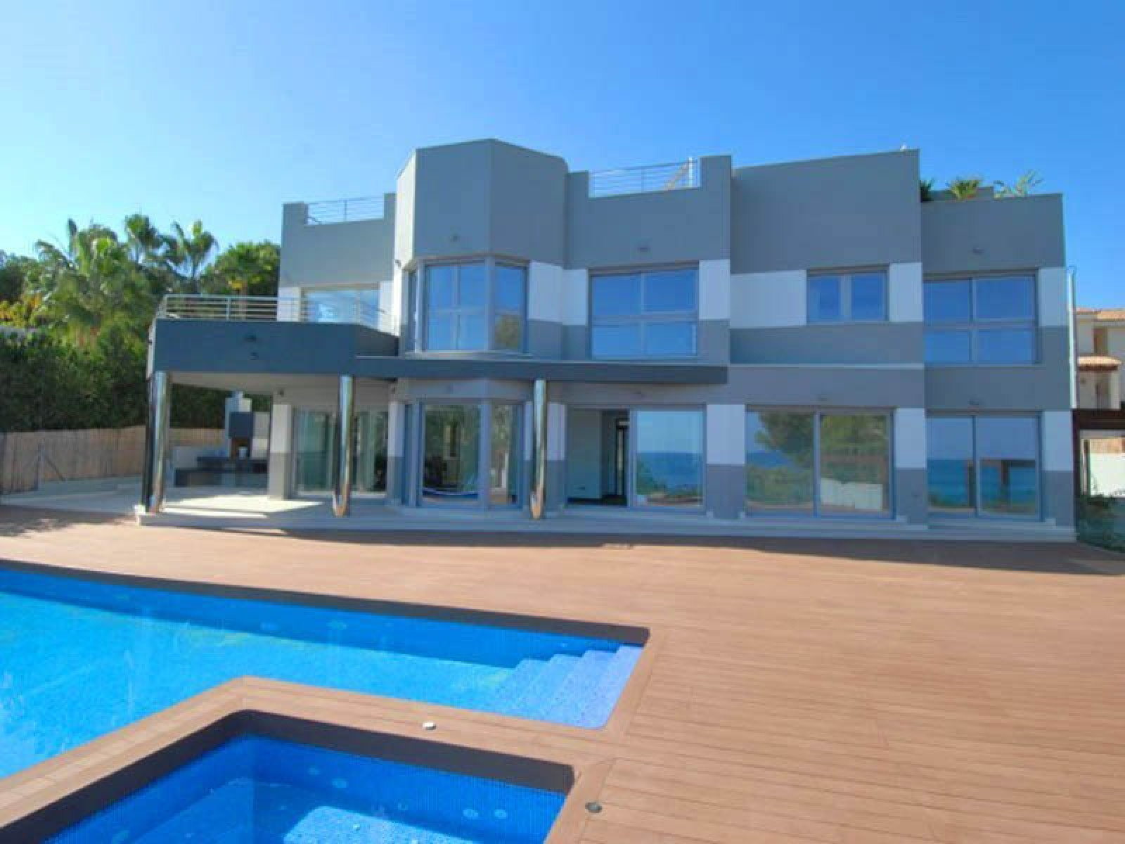 Nueva villa en primera l&iacute;nea del mar
