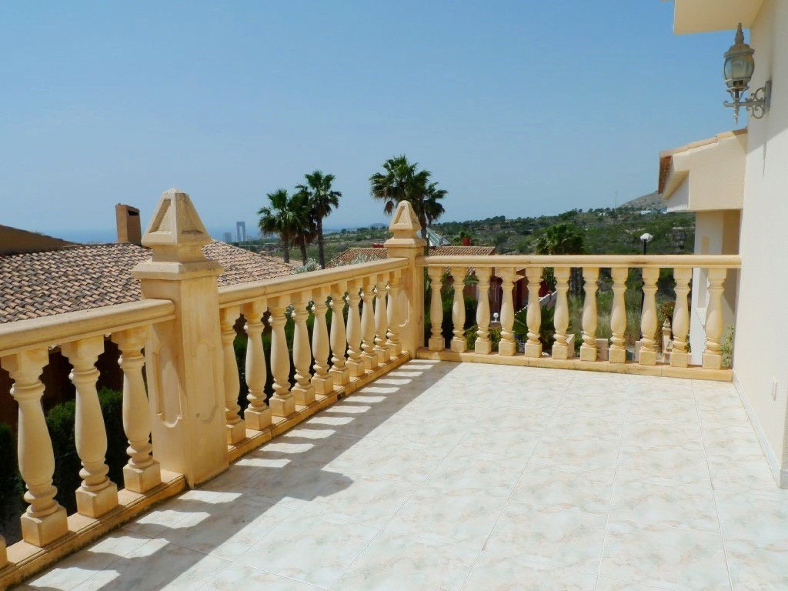 Spacious villa overlooking the sea in La Nucia