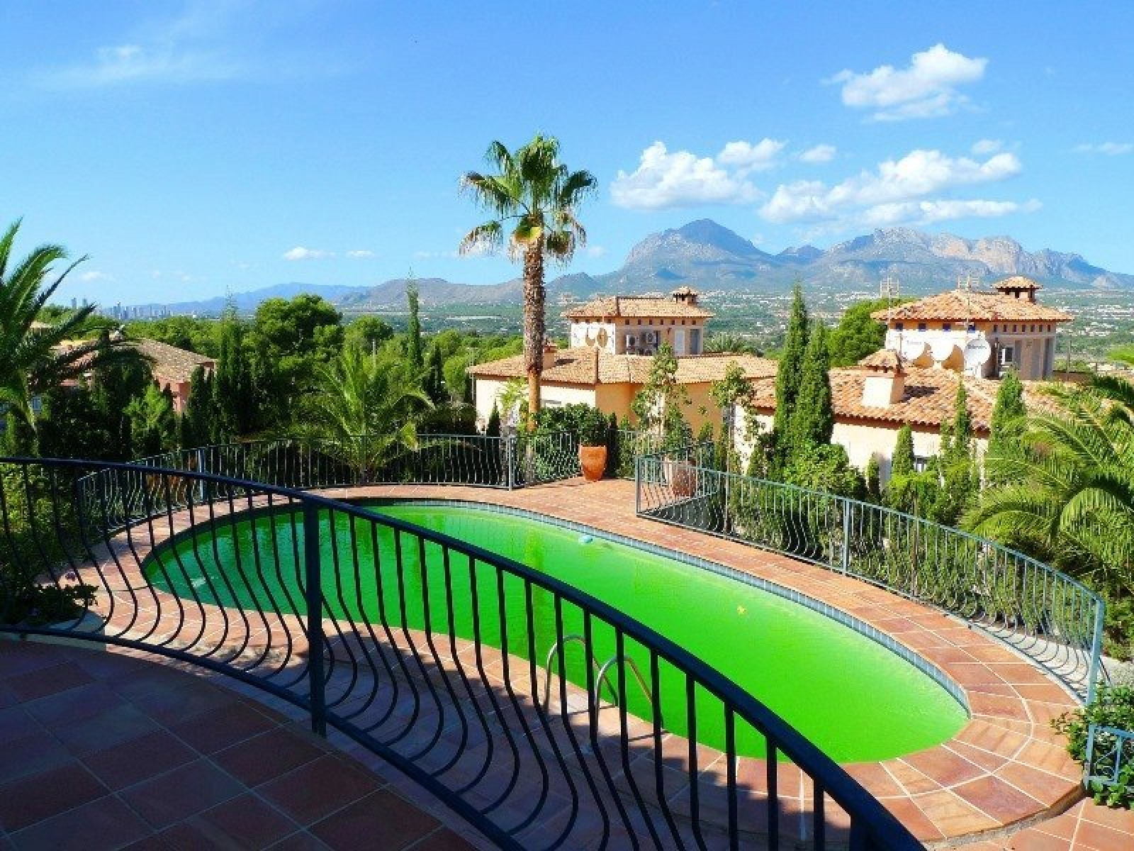 Amplia villa en Albir con vistas