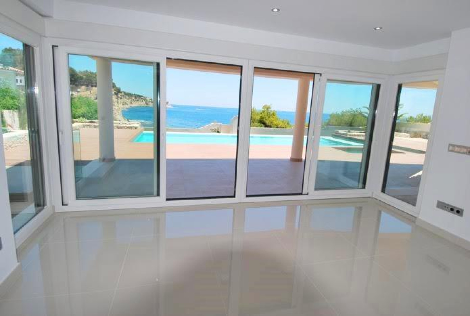 Nueva villa en primera l&iacute;nea del mar