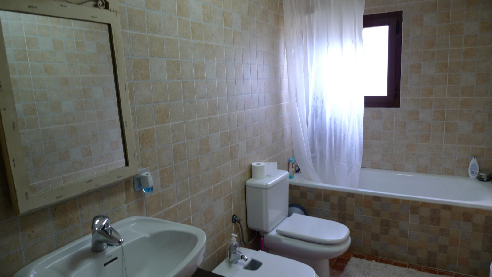 Villa con apartamento independiente