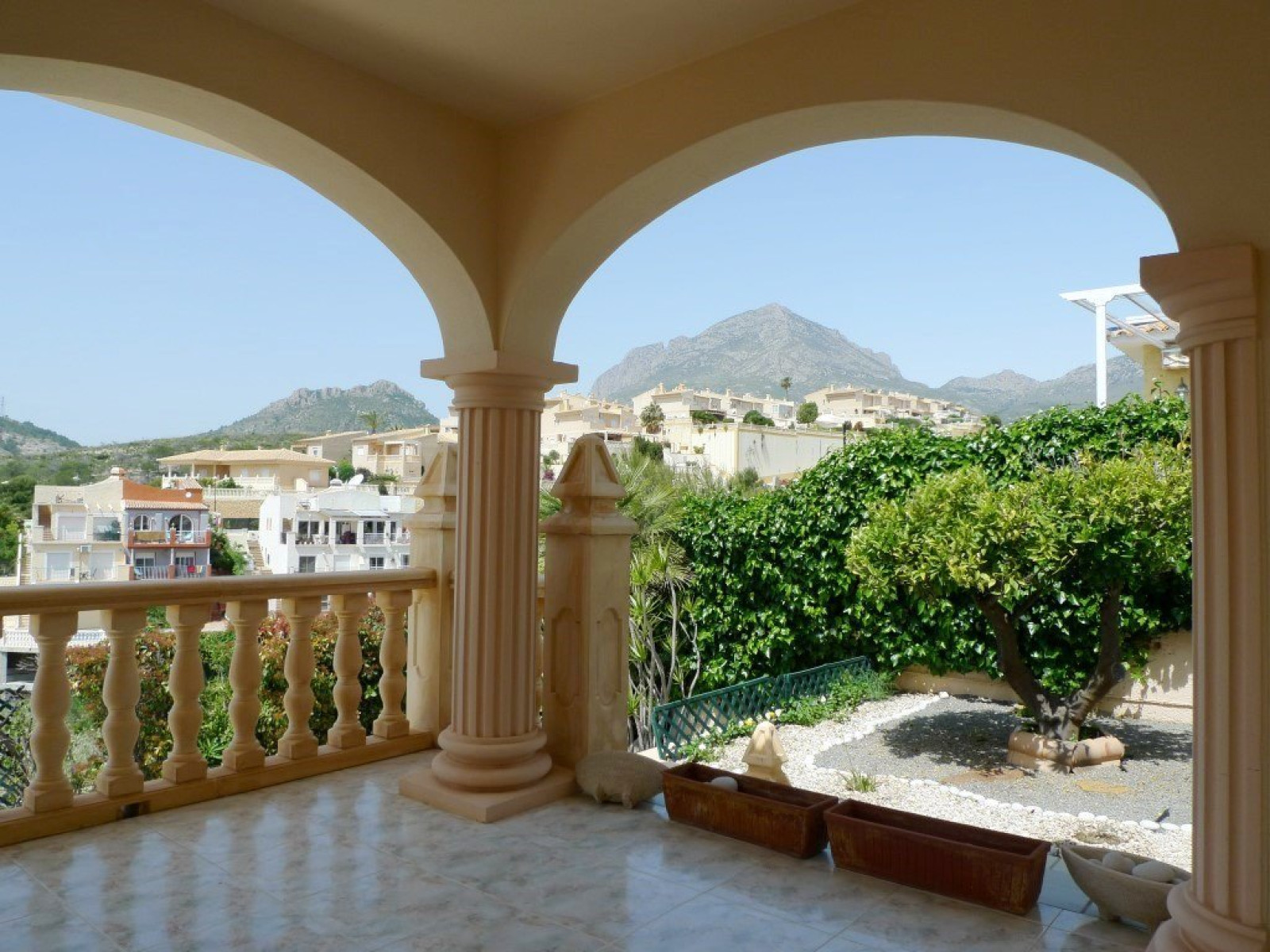 Spacious villa overlooking the sea in La Nucia