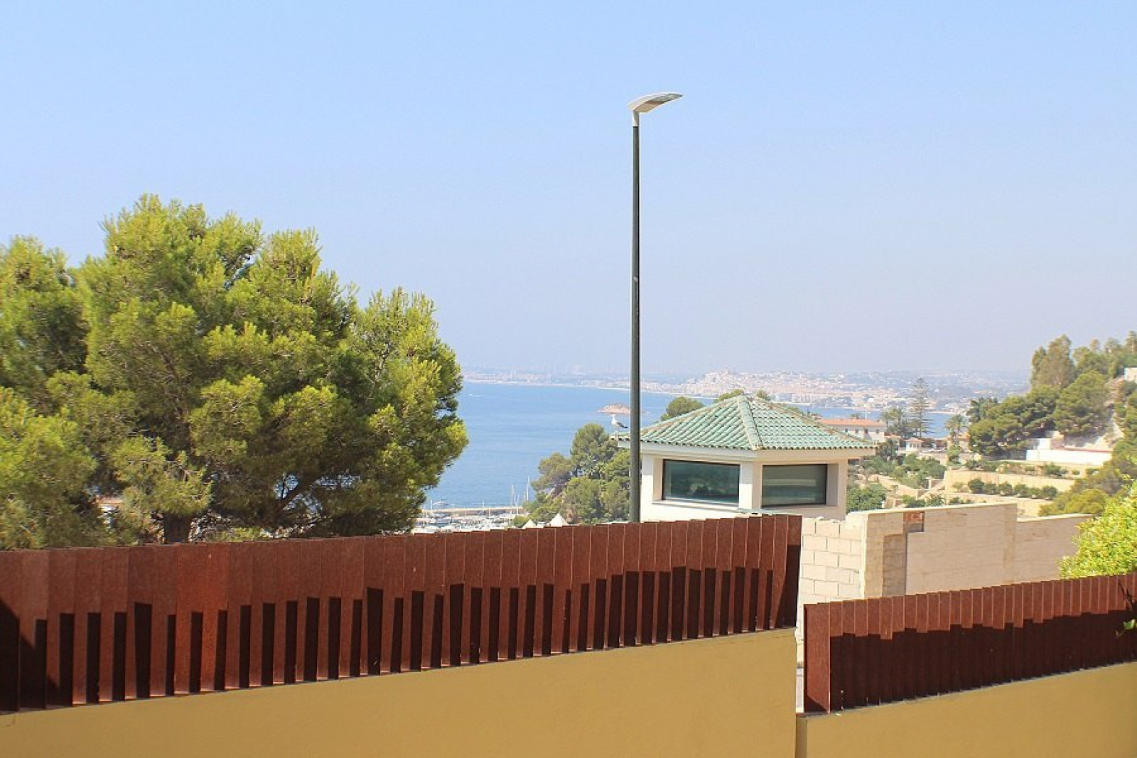 Piso bajo en zona Campomanes, Altea.