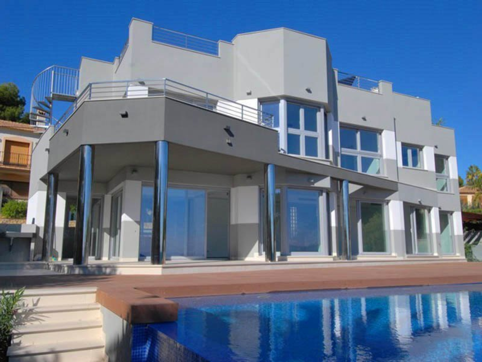 Nueva villa en primera l&iacute;nea del mar