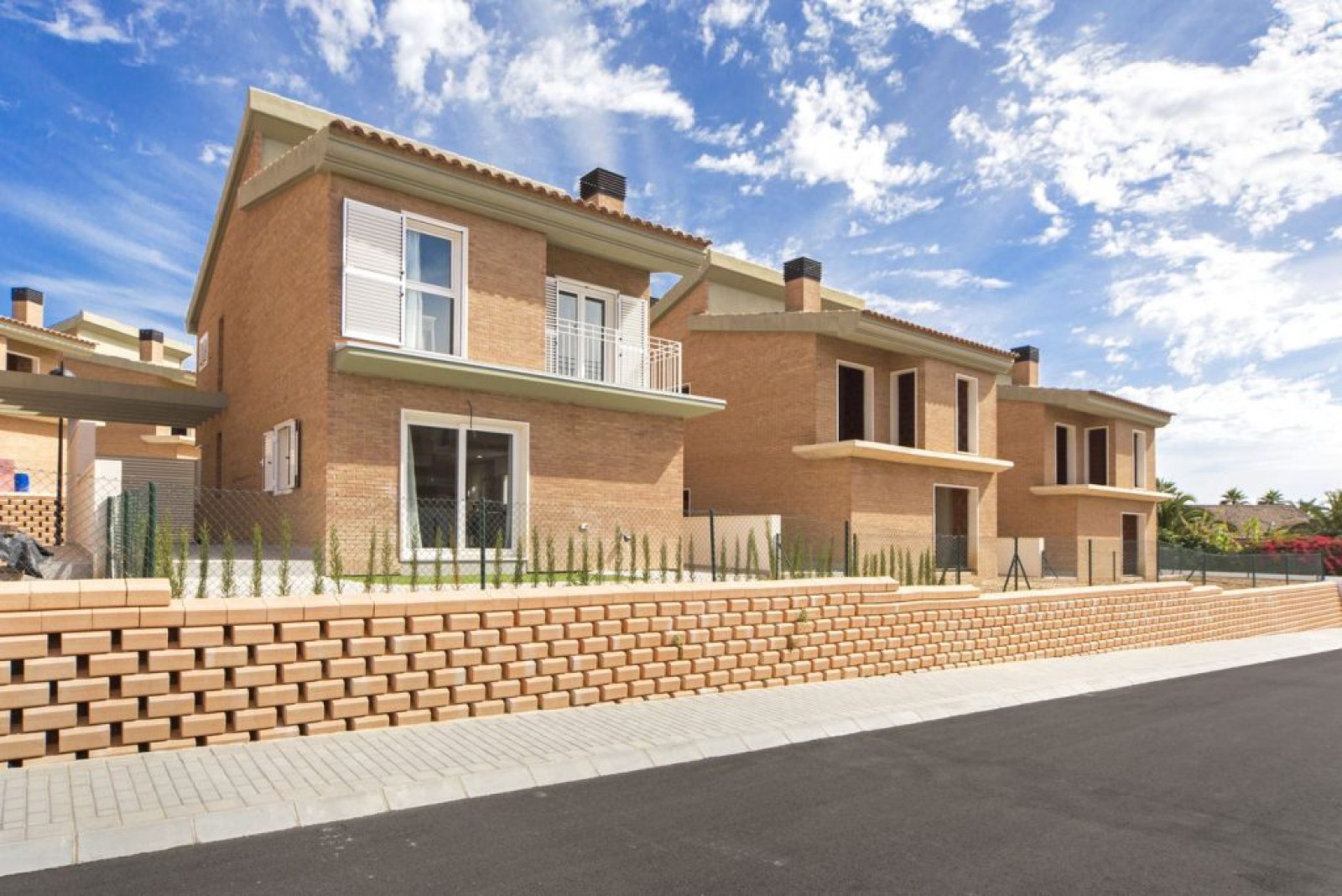 Viviendas unifamiliares de Obra Nueva en urbanizaci&oacute;n junto a Benidorm