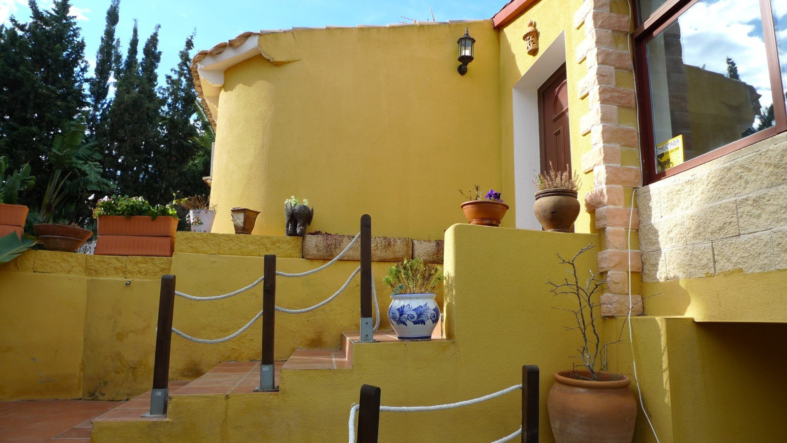 Villa con apartamento independiente