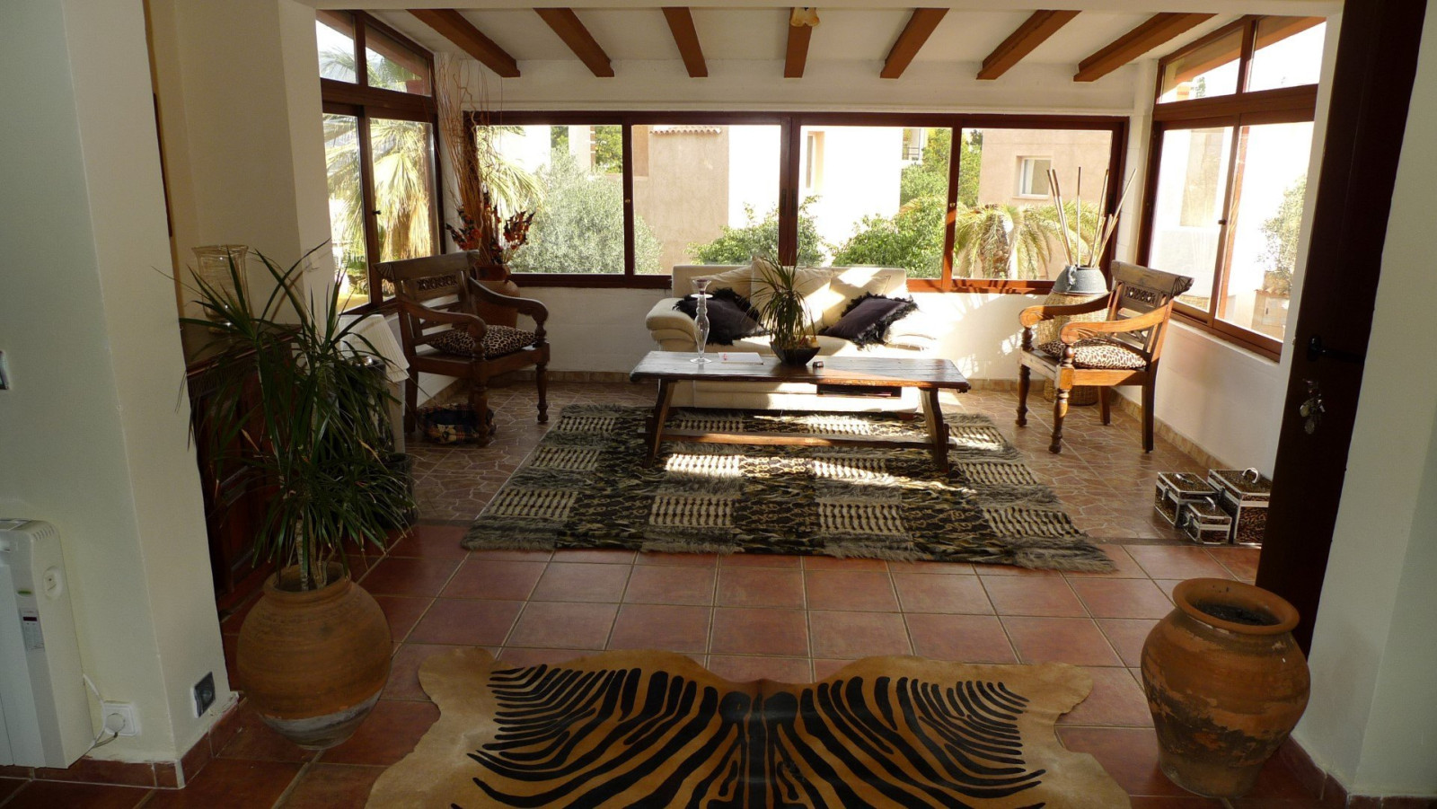 Villa con apartamento independiente