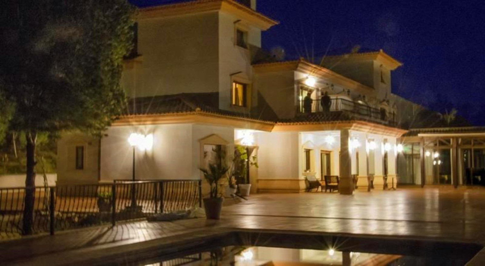 Gran finca - hotel rodeada de pintorescas monta&ntilde;as
