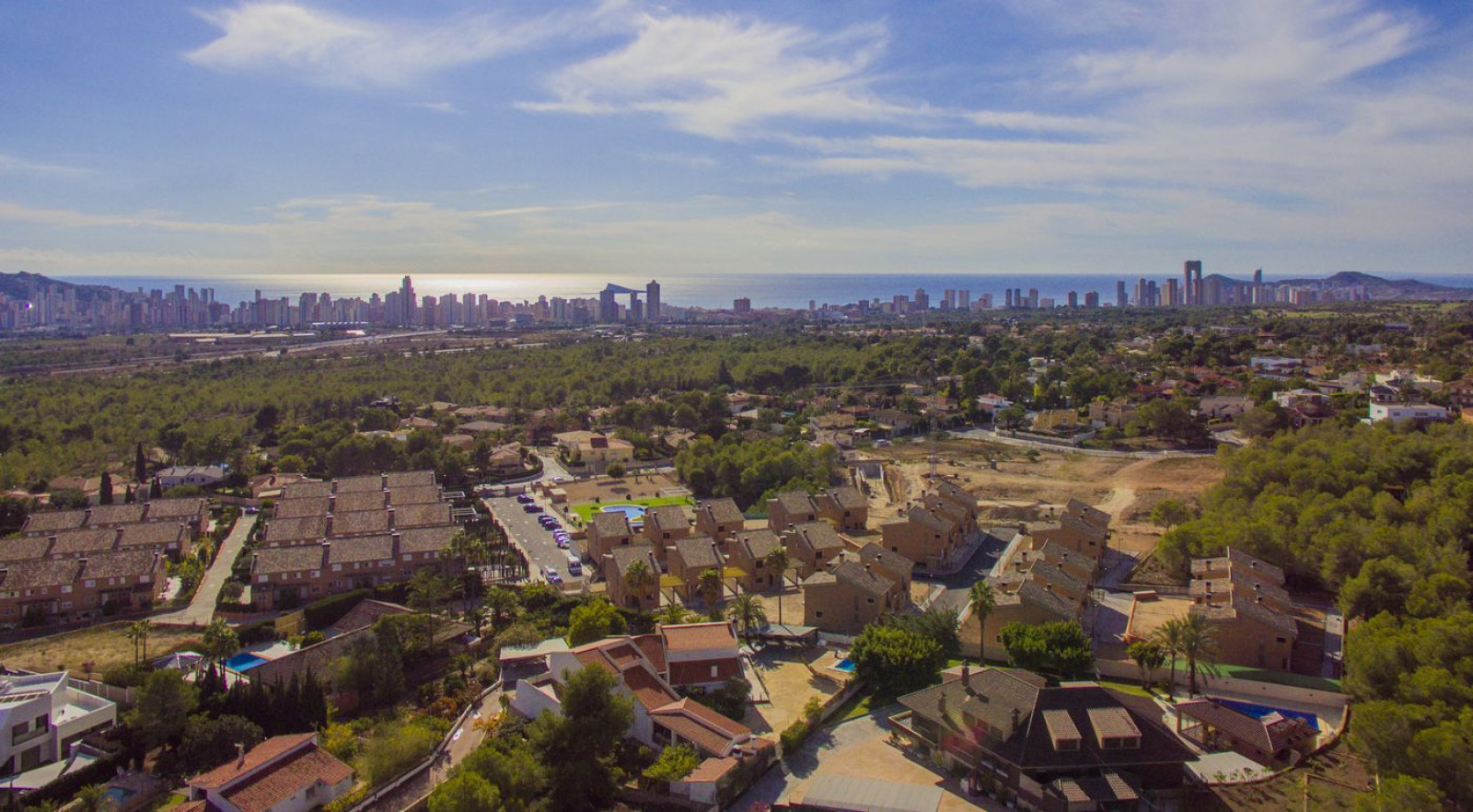 Viviendas unifamiliares de Obra Nueva en urbanizaci&oacute;n junto a Benidorm