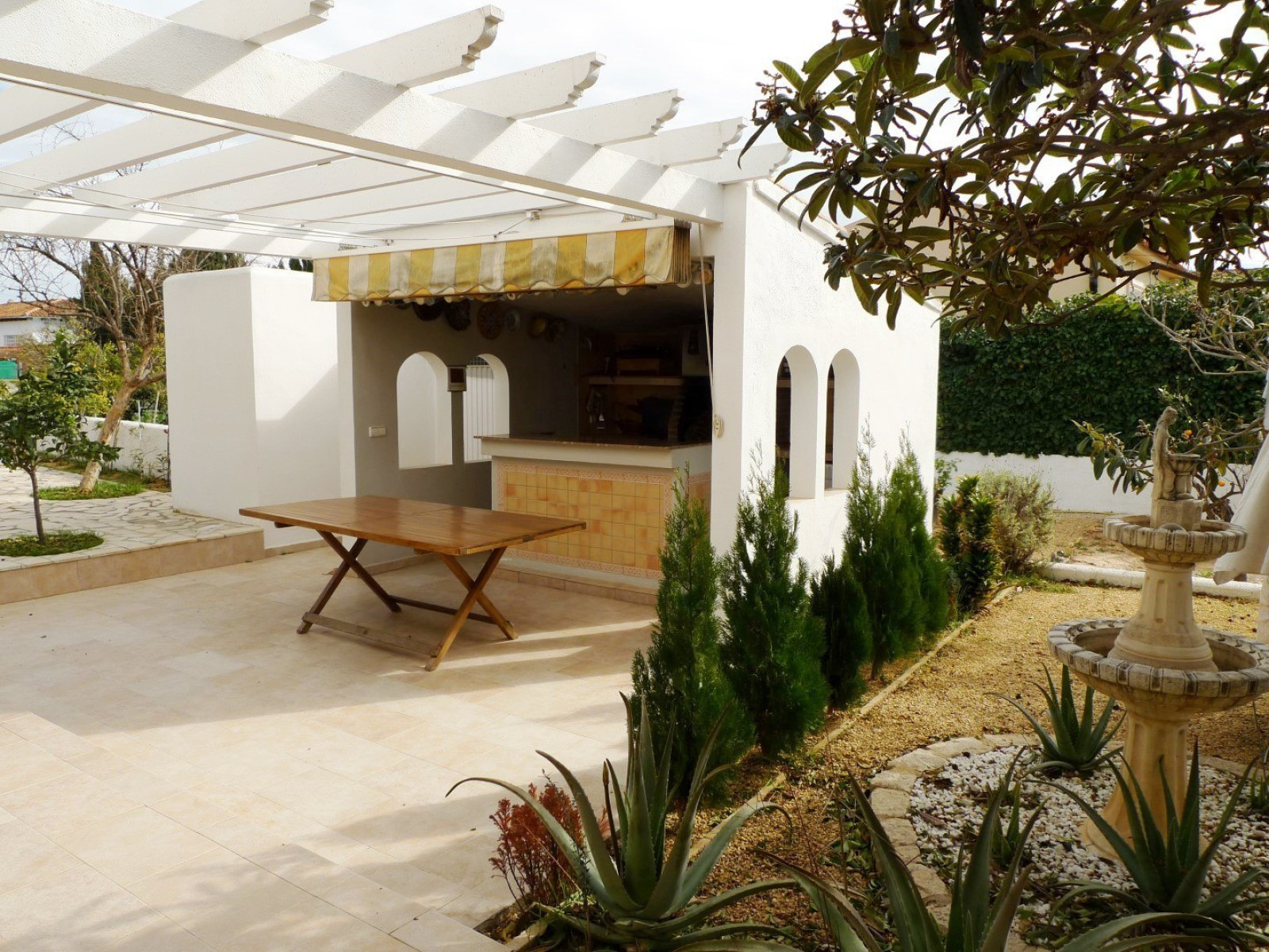 Villa en Alfaz del Pi con parcela grande