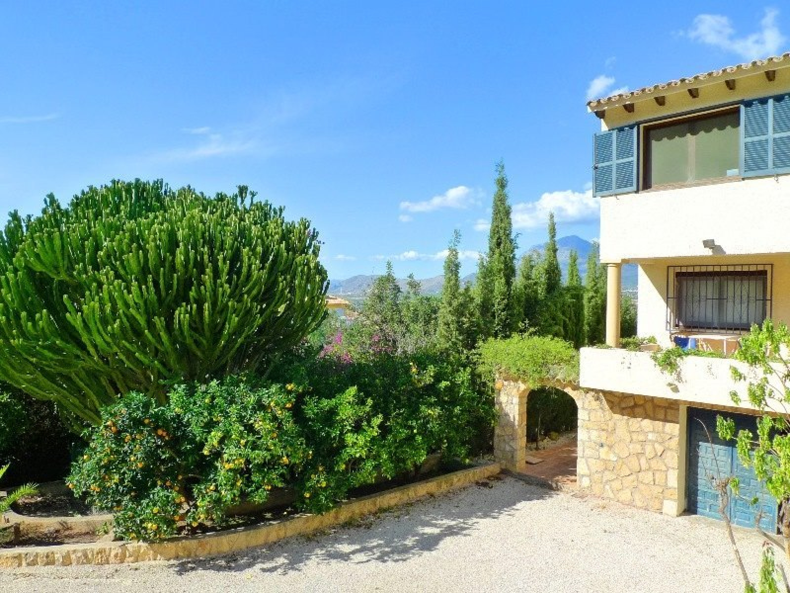 Amplia villa en Albir con vistas