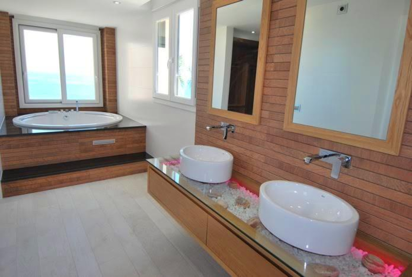 Nueva villa en primera l&iacute;nea del mar
