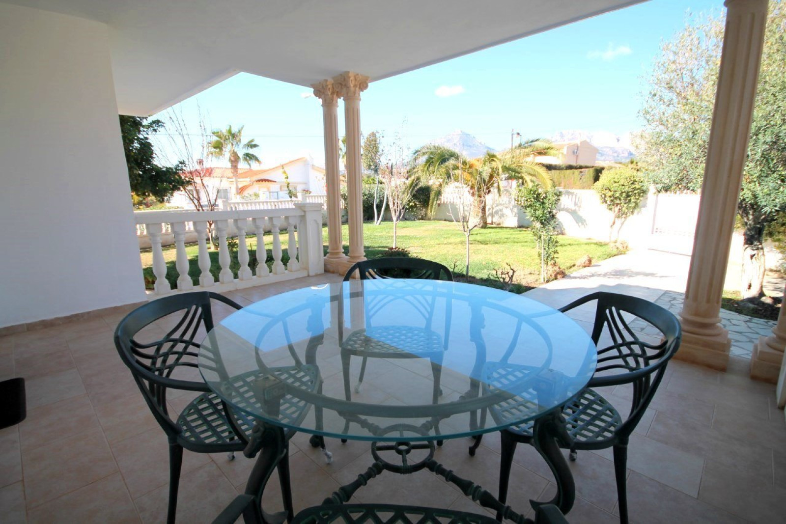 Villa en Alfaz del Pi con parcela grande