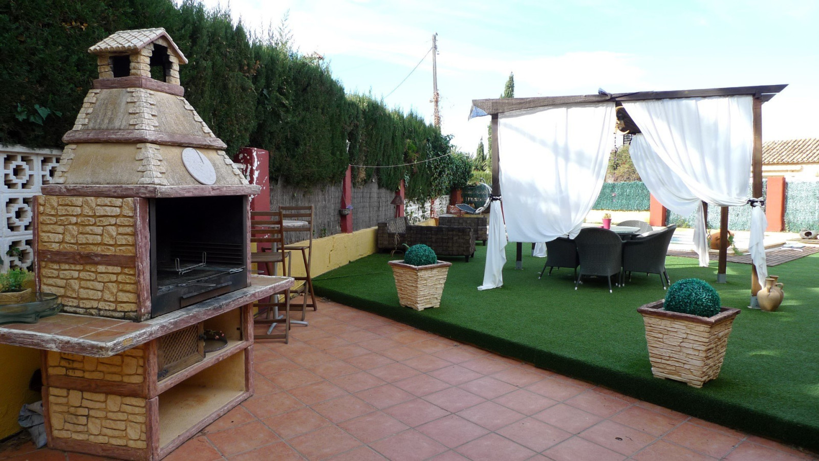 Villa con apartamento independiente