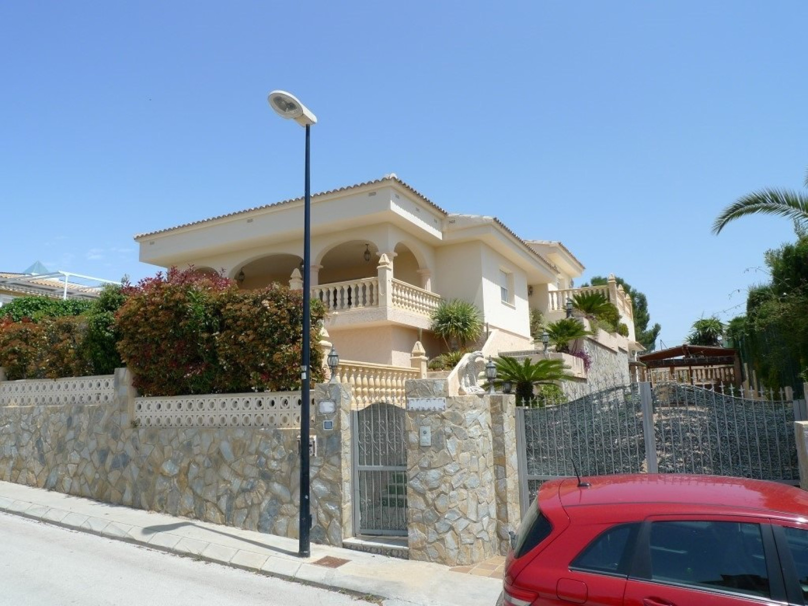 Spacious villa overlooking the sea in La Nucia