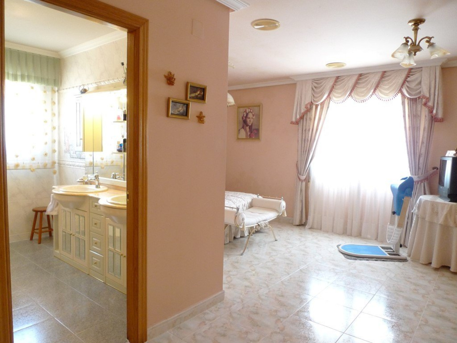 Spacious villa overlooking the sea in La Nucia
