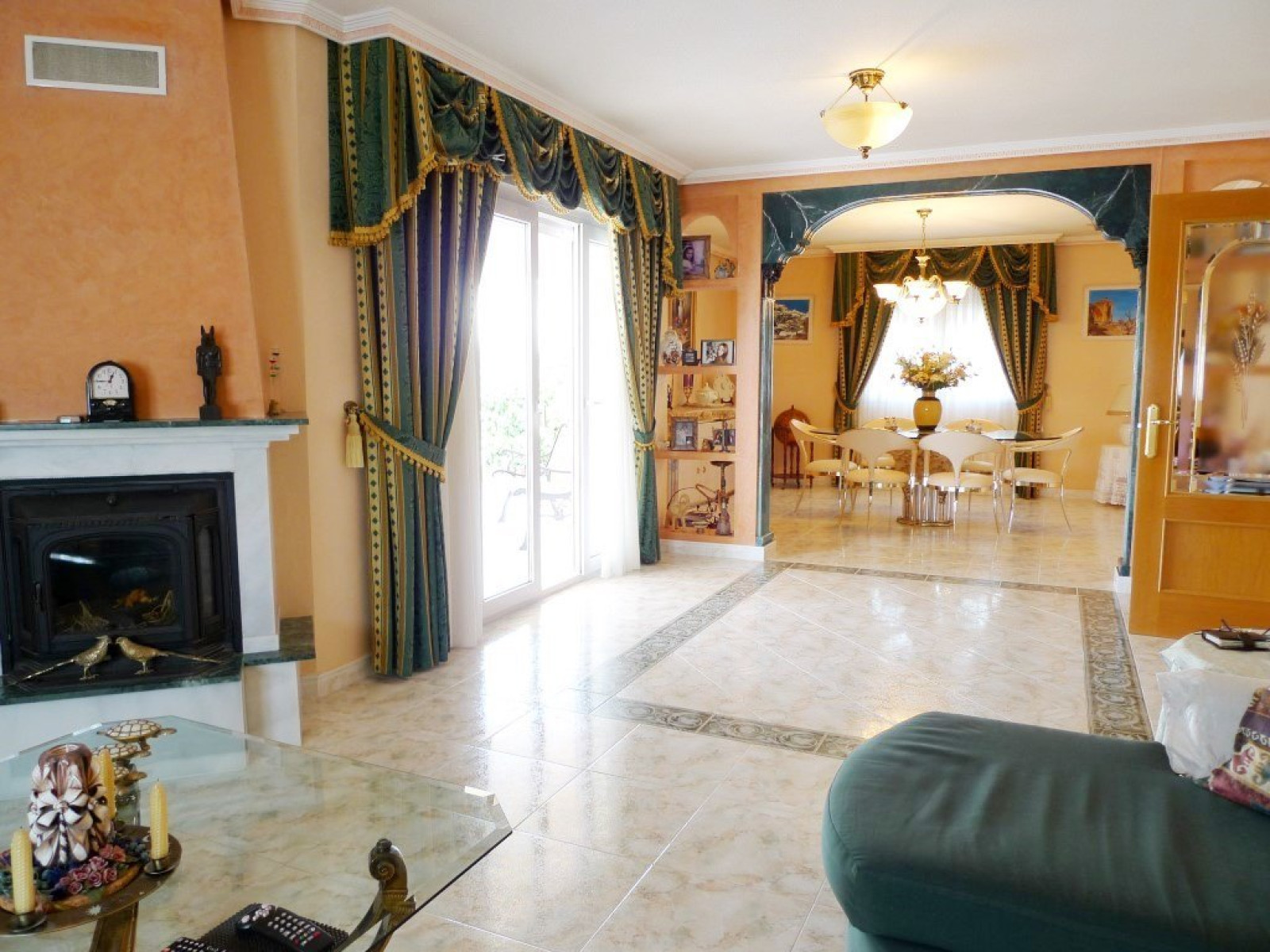 Spacious villa overlooking the sea in La Nucia
