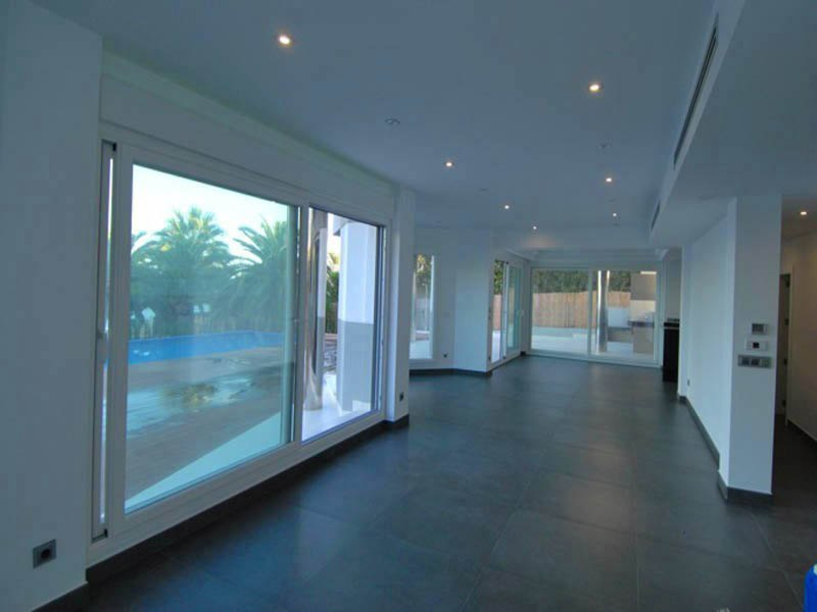Nueva villa en primera l&iacute;nea del mar