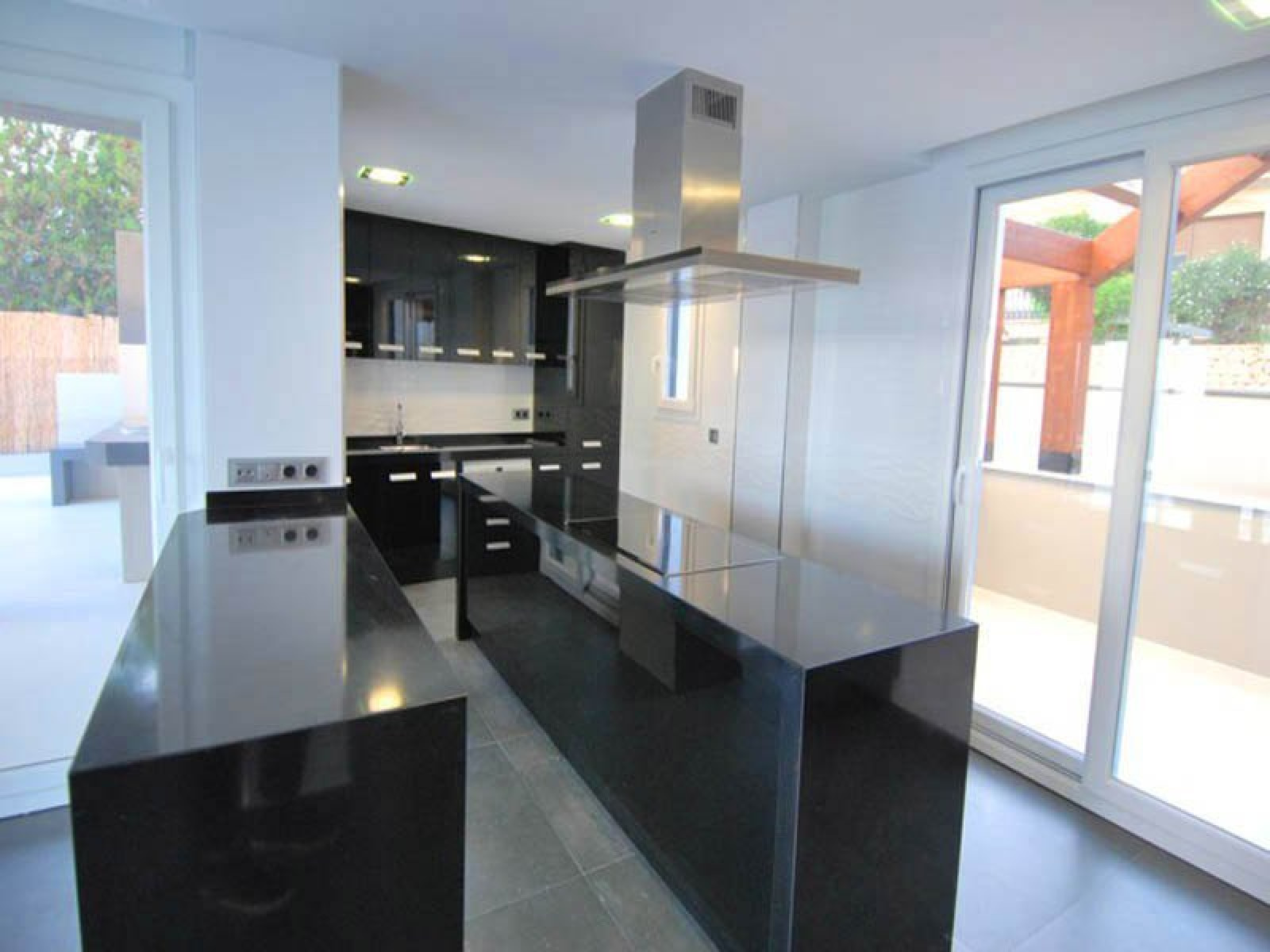 Nueva villa en primera l&iacute;nea del mar