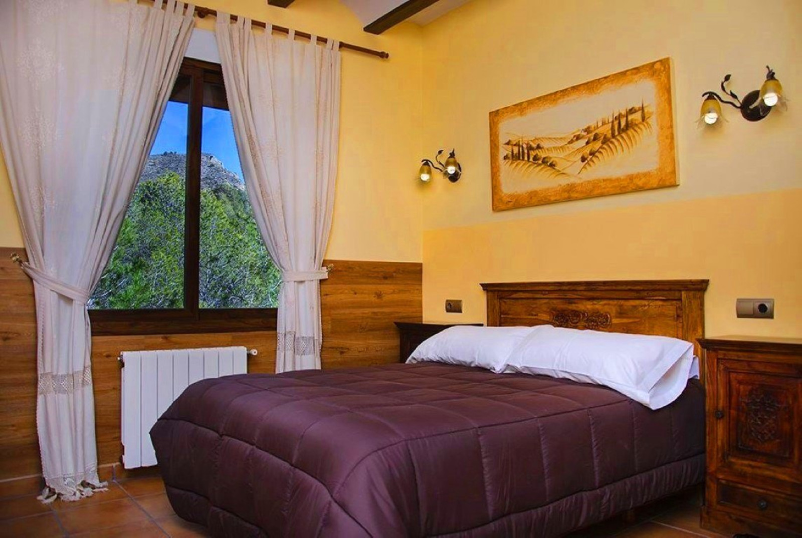 Gran finca - hotel rodeada de pintorescas monta&ntilde;as