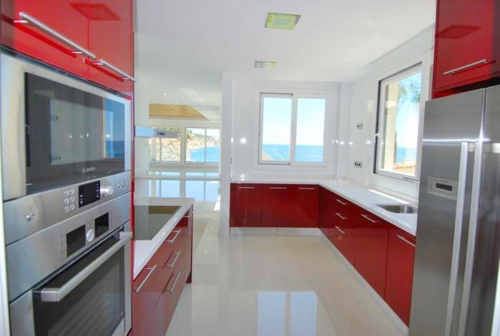 Nueva villa en primera l&iacute;nea del mar