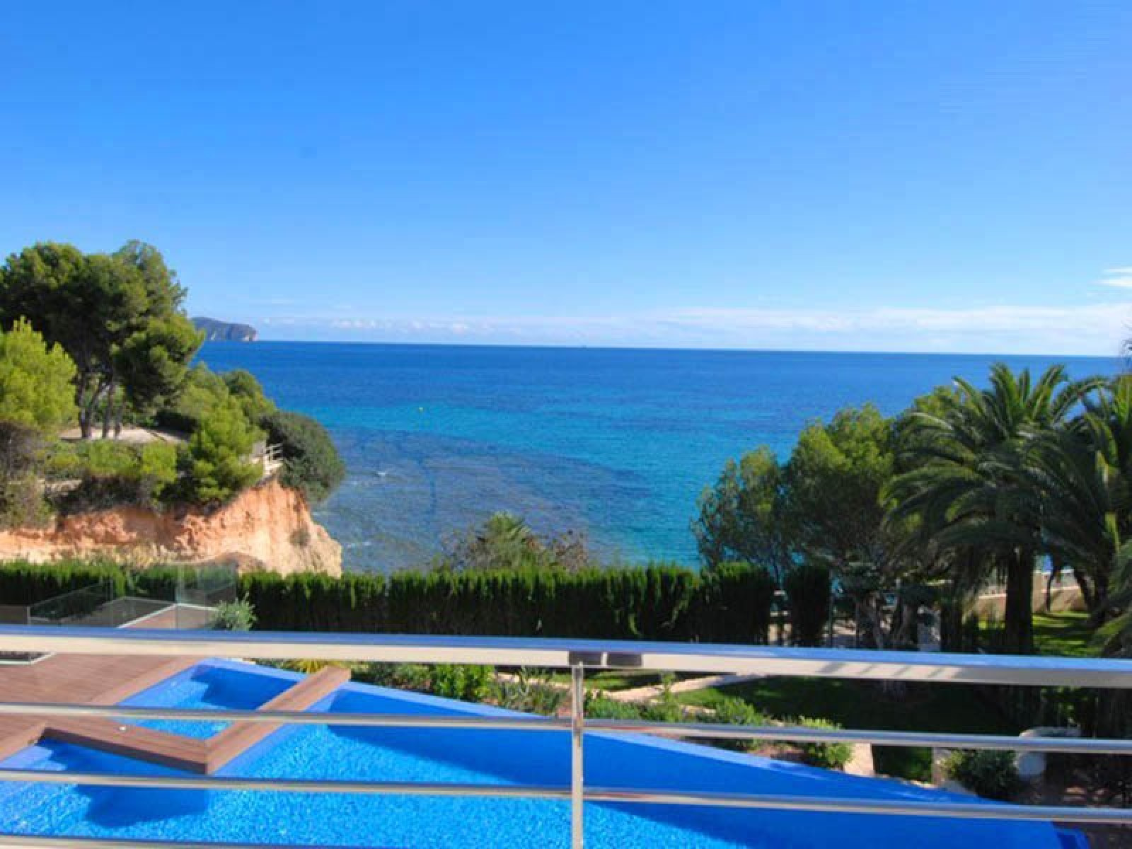 Nueva villa en primera l&iacute;nea del mar